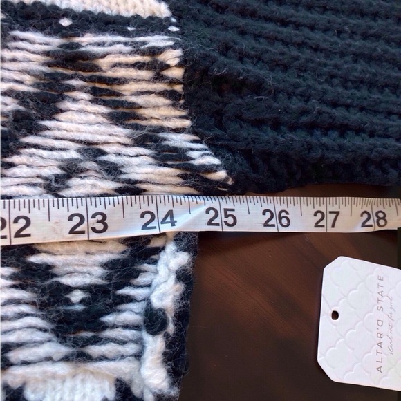 Altar'd State Geometric Fair Isle Cropped Sweater - Black - Medium NWT - Picture 8 of 11